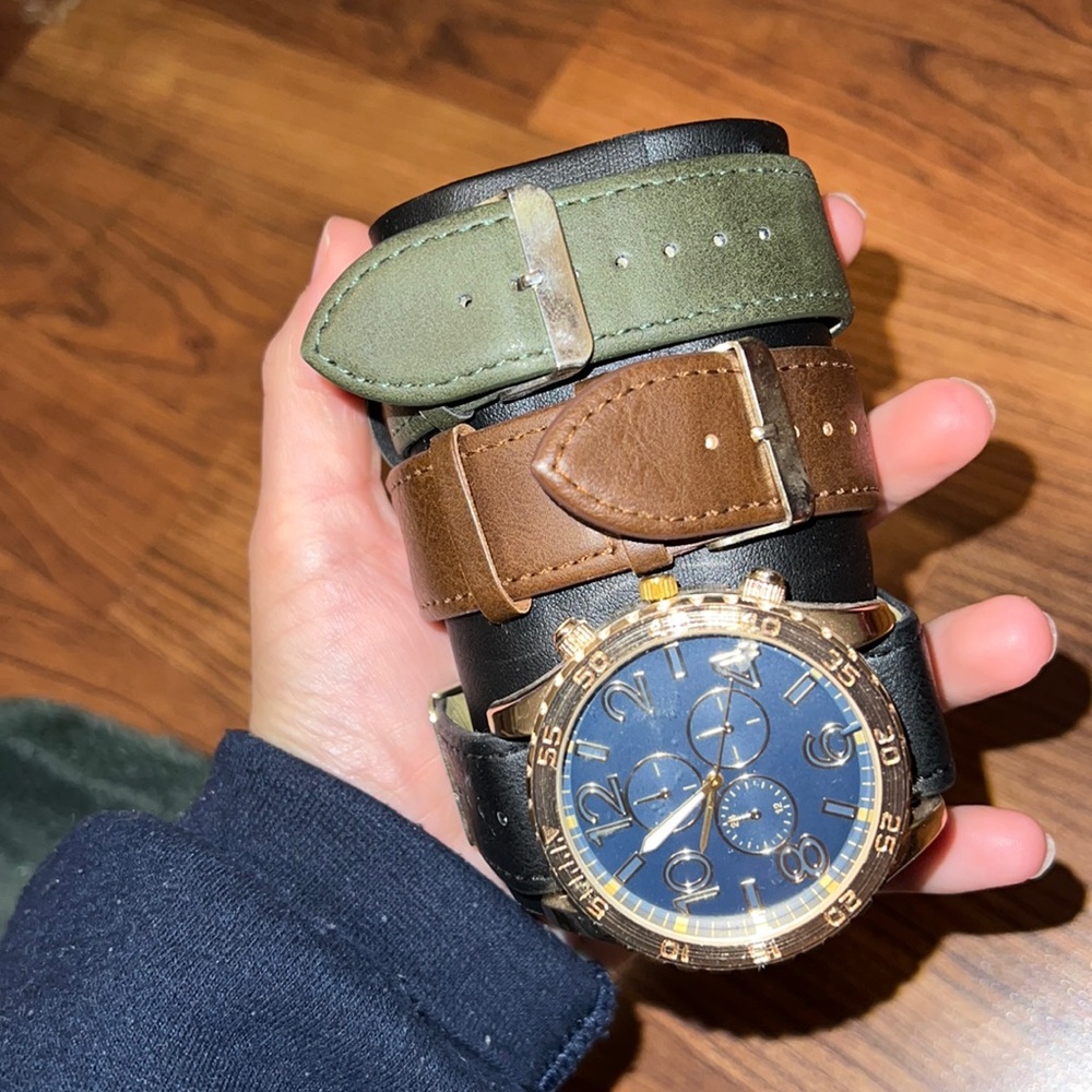 Watch has new battery and two bands